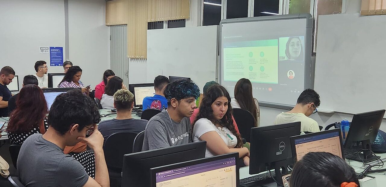 Digital marketing class in a computer lab